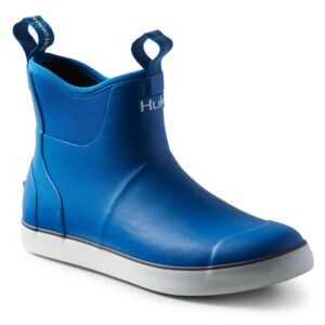 Huk Rogue Wave deck boot in blue to keep your feet dry on the boat